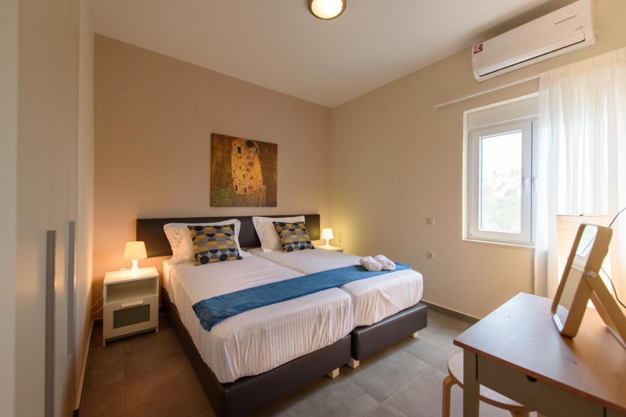 Thetis Beach Suites Kokkinos Pyrgos Exterior foto